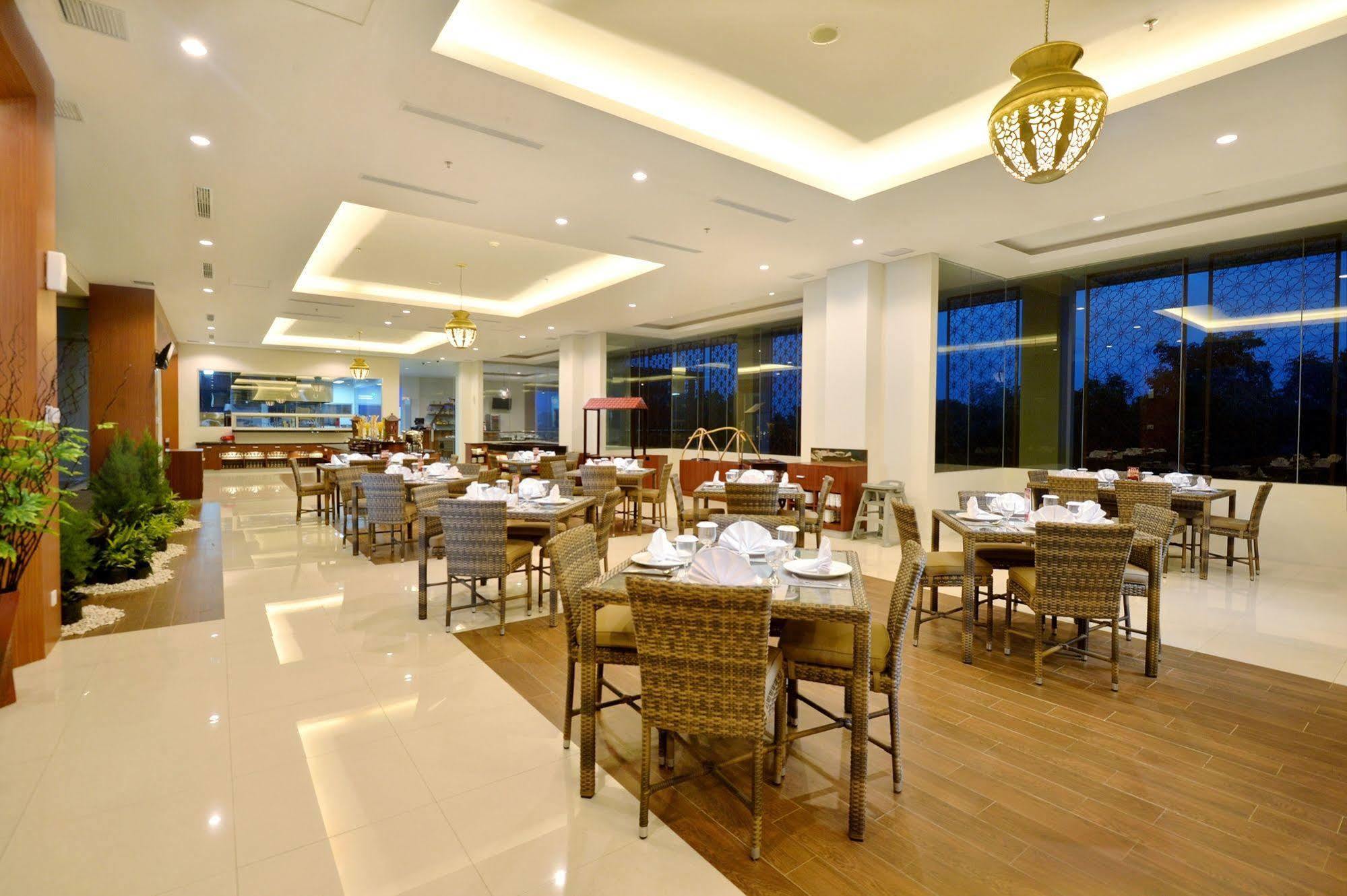 The Atrium Hotel & Resort Yogyakarta Melati Exterior photo