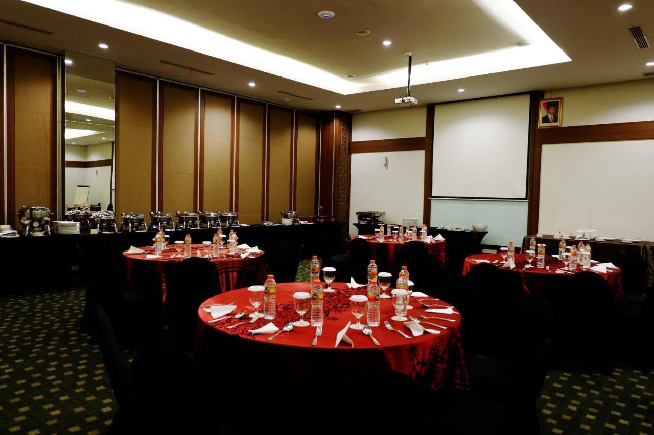 The Atrium Hotel & Resort Yogyakarta Melati Exterior photo